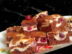 Brownie cu brânză și cireșe1