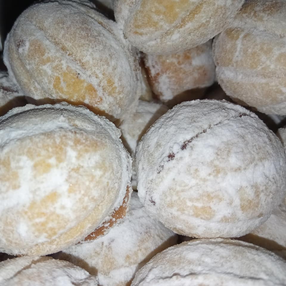 Nuci umplute cu cremă de ciocolată1