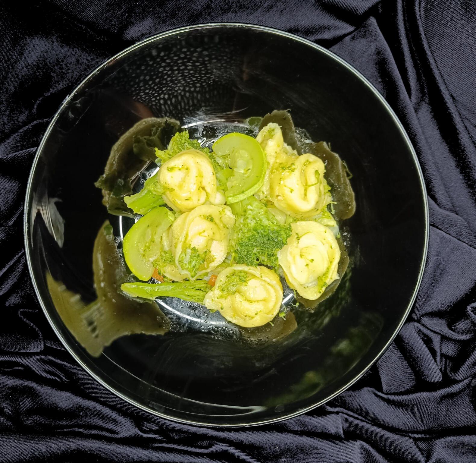 Tortellacci de Cartofi cu Legume Sotate – Rețetă Italiană de Casă