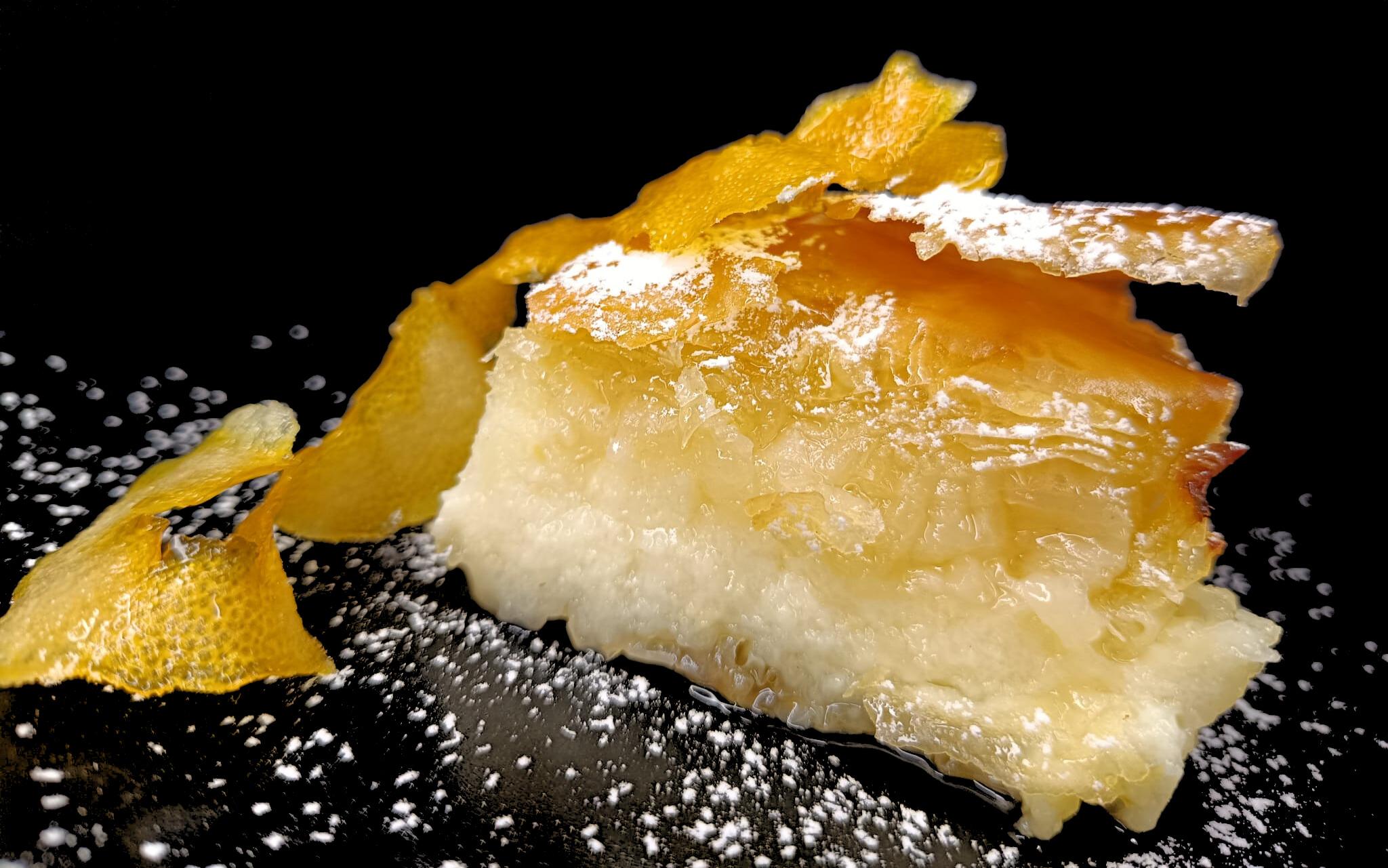 Bougatza cu cremă de griș și sirop aromat