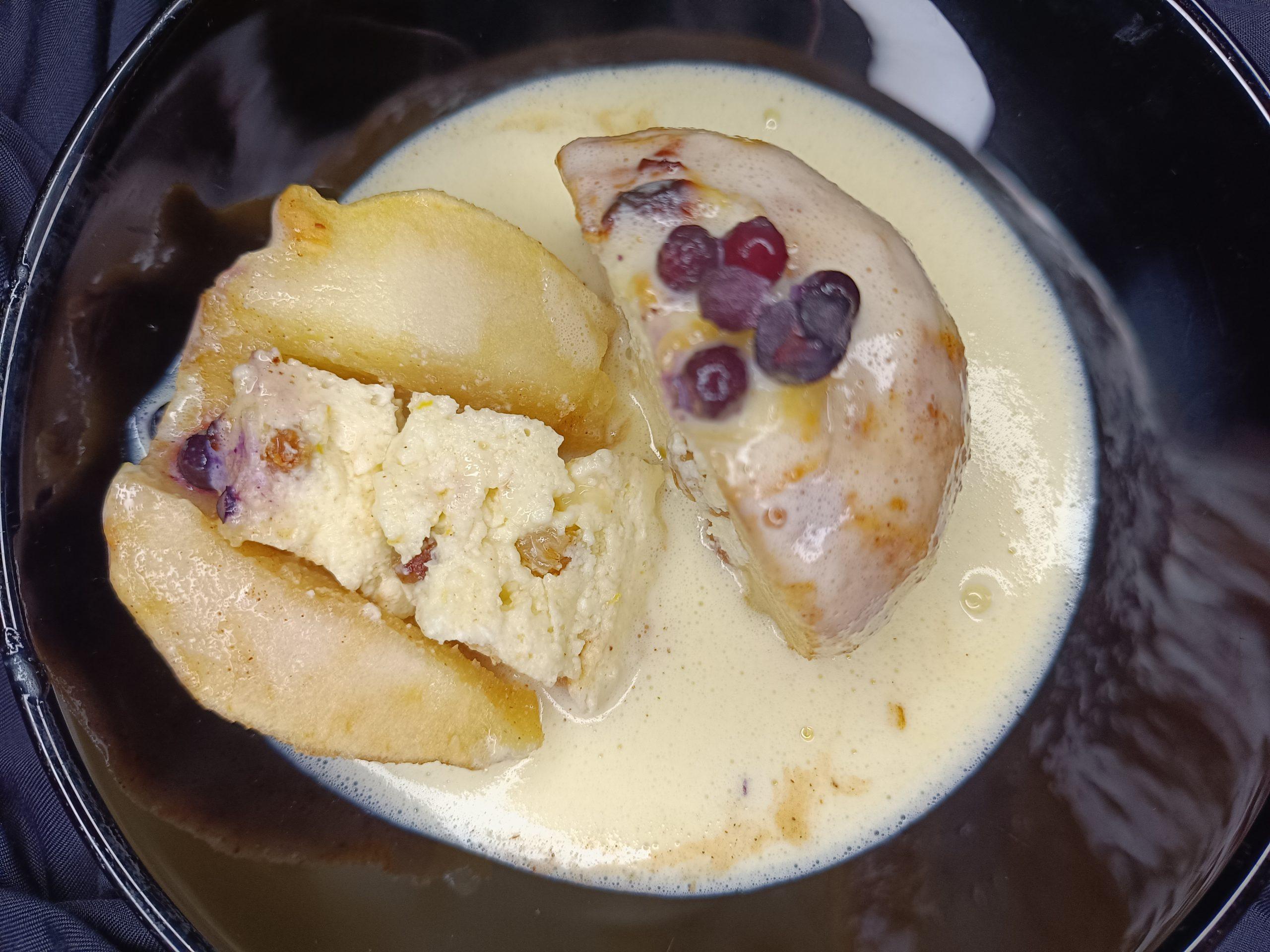 Mere umplute cu brânză dulce