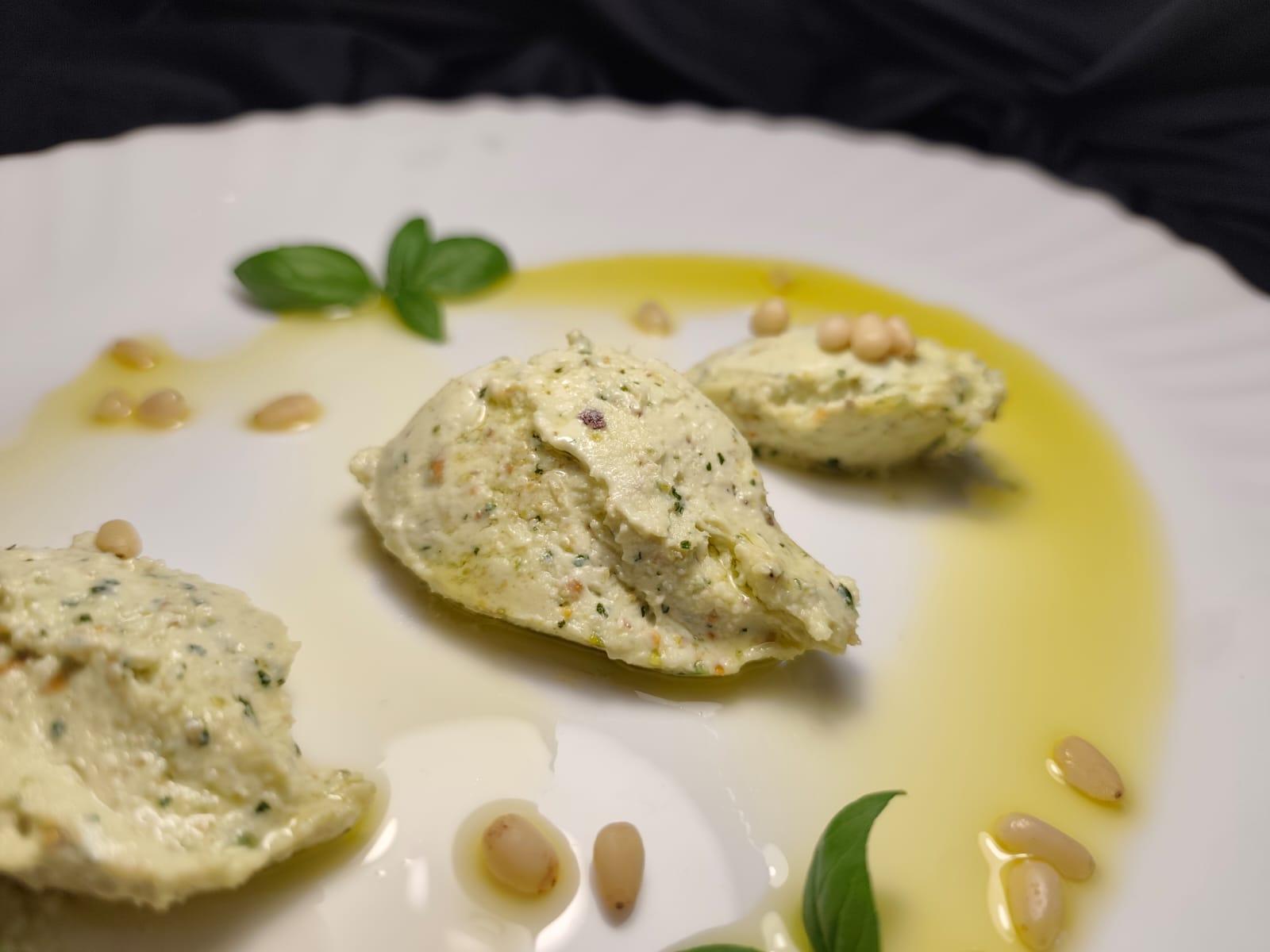 Girit Ezmesi – Pasta cretană cu brânză și fistic