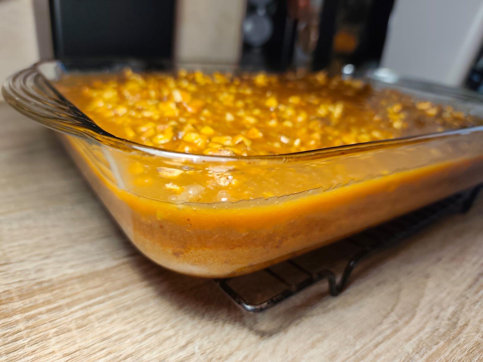 Prăjitură turcească cu mere, caramel și nuci